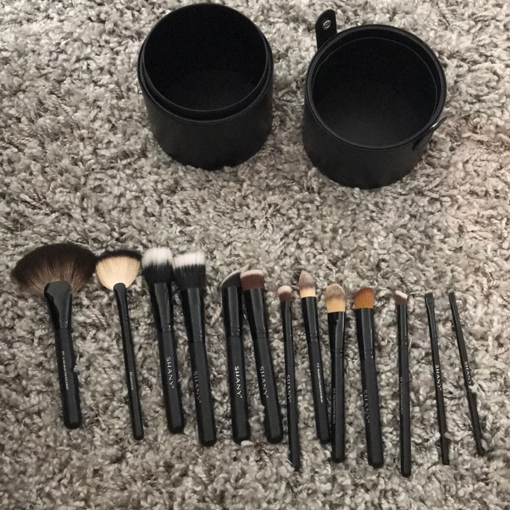 Makeup brushes